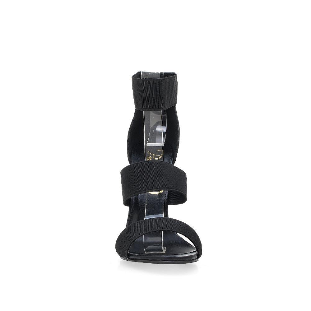 HeelPrivilegedGia