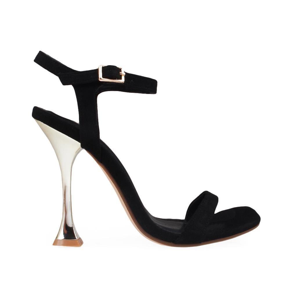 HeelPrivilegedHedwige