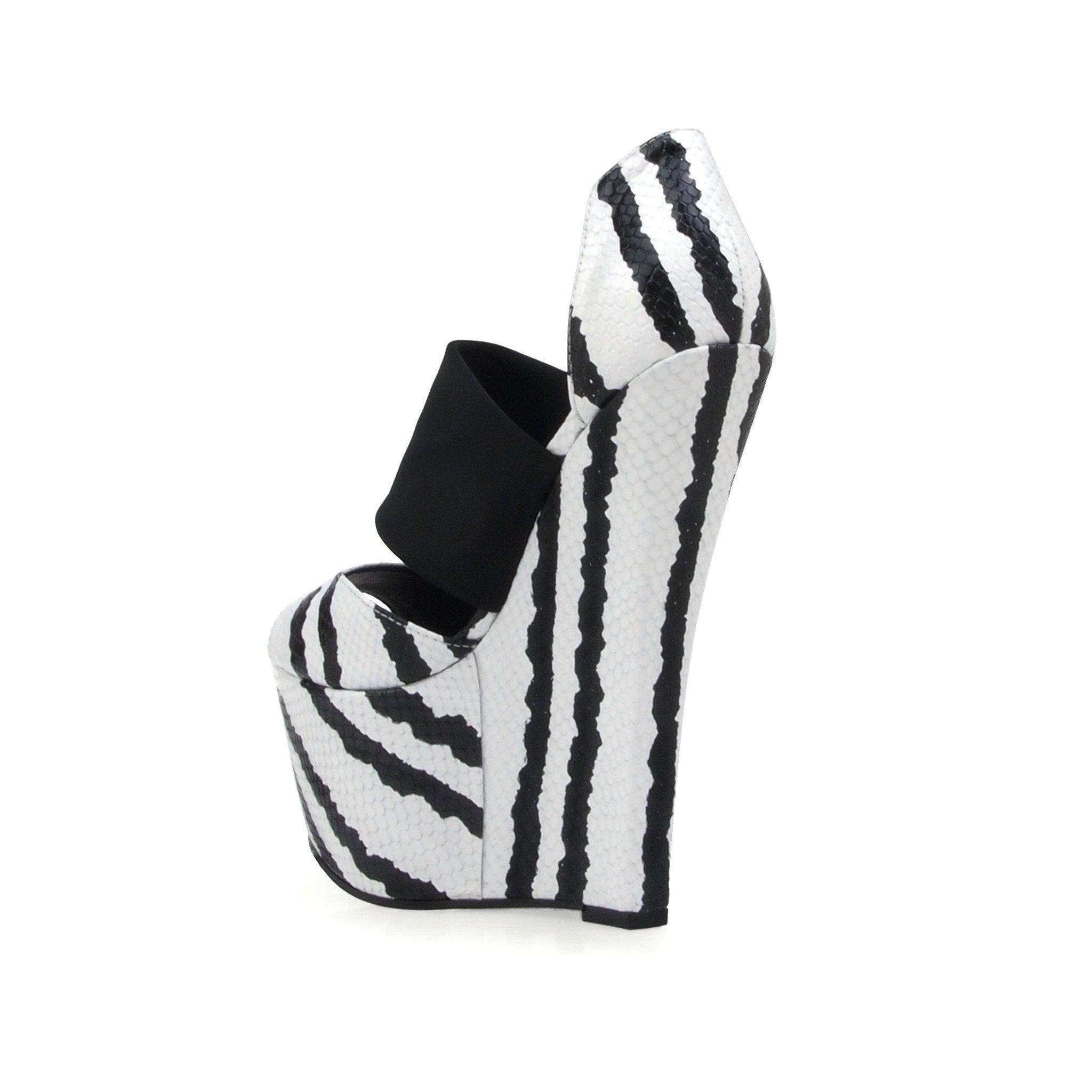 Black and white women's platform heel -posterior view
