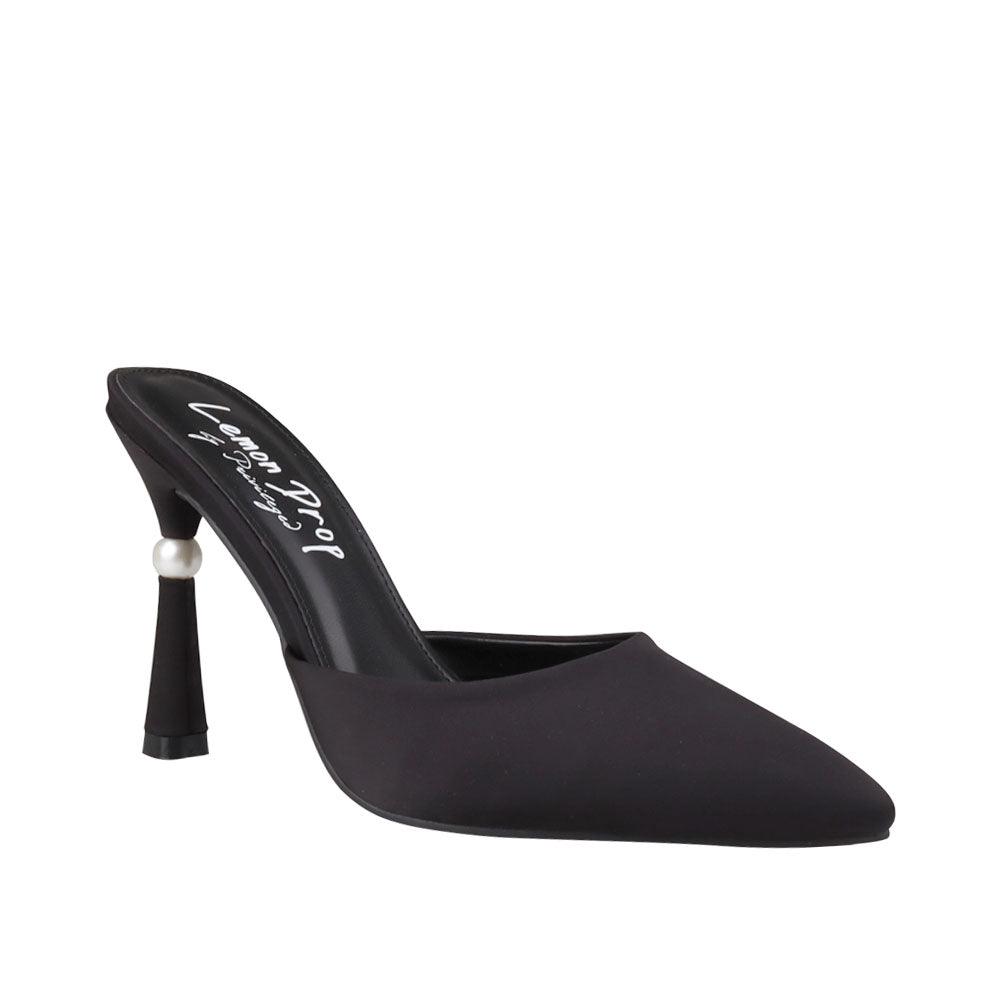 HeelPrivilegedCacey