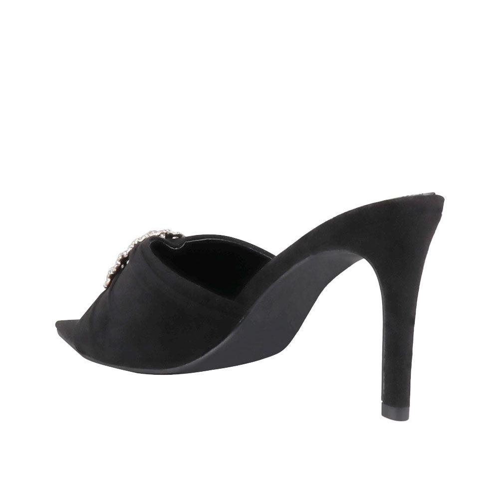 HeelPrivilegedCecile