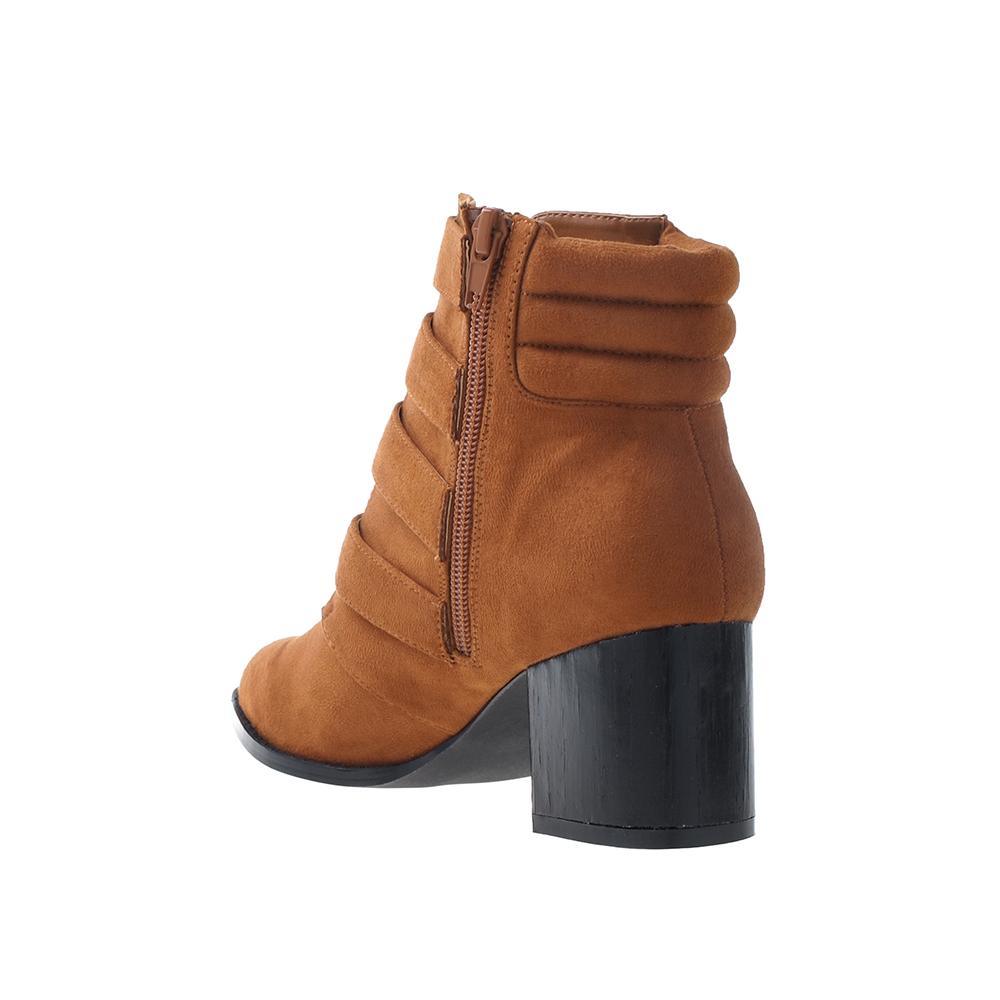 BootiePrivilegedClara
