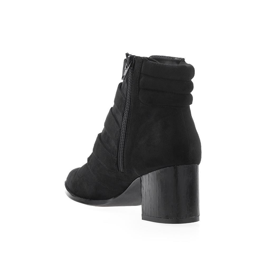BootiePrivilegedClara