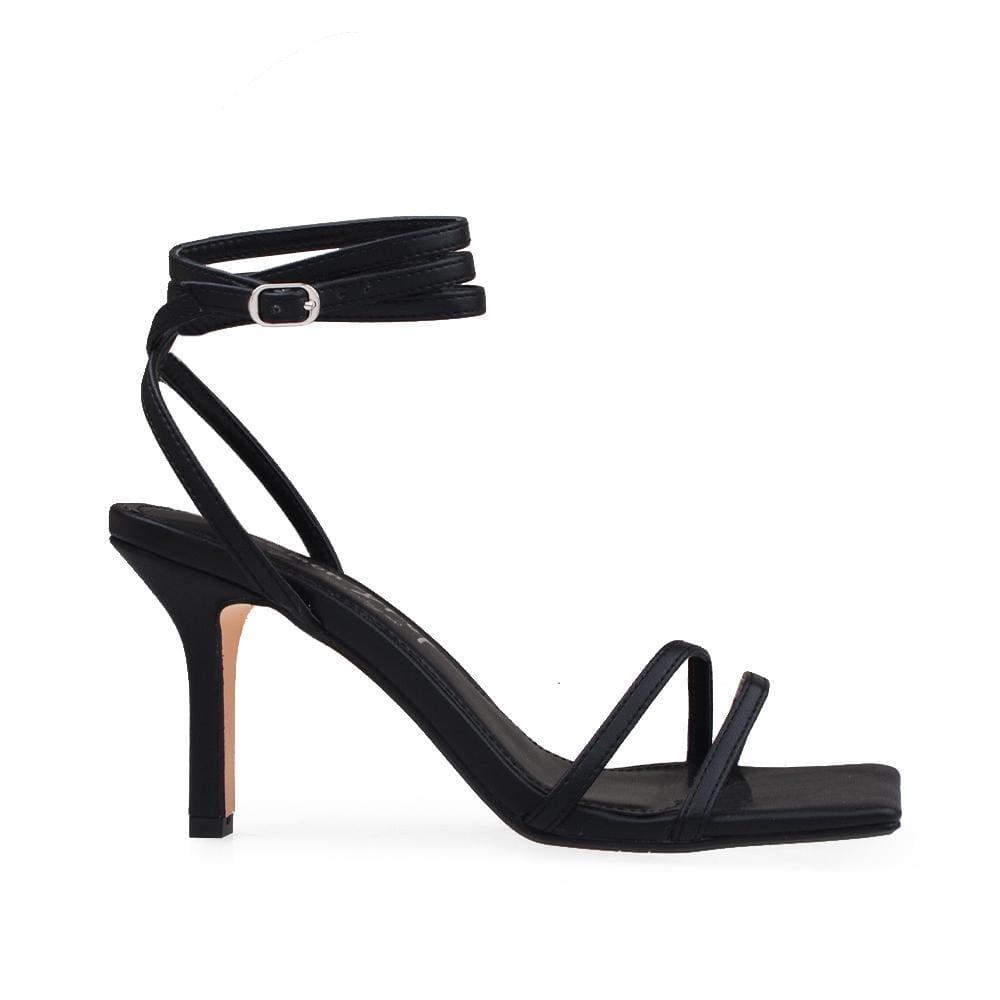 HeelPrivilegedEleonora
