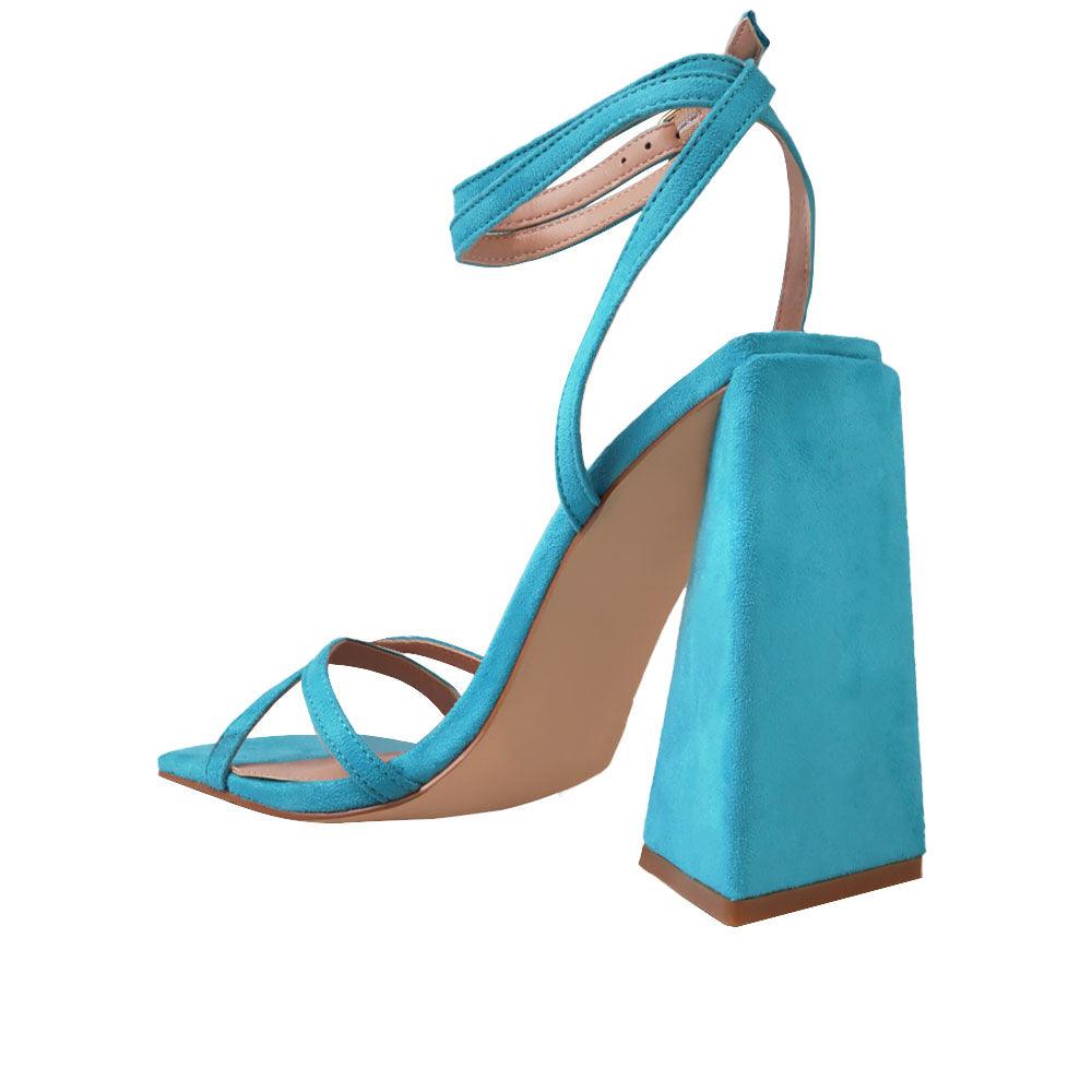 HeelPrivilegedNaomi