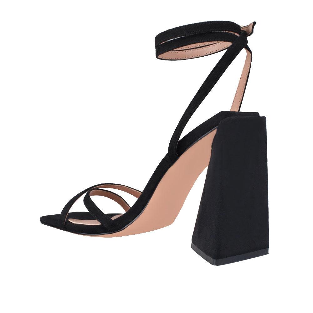 HeelPrivilegedNaomi