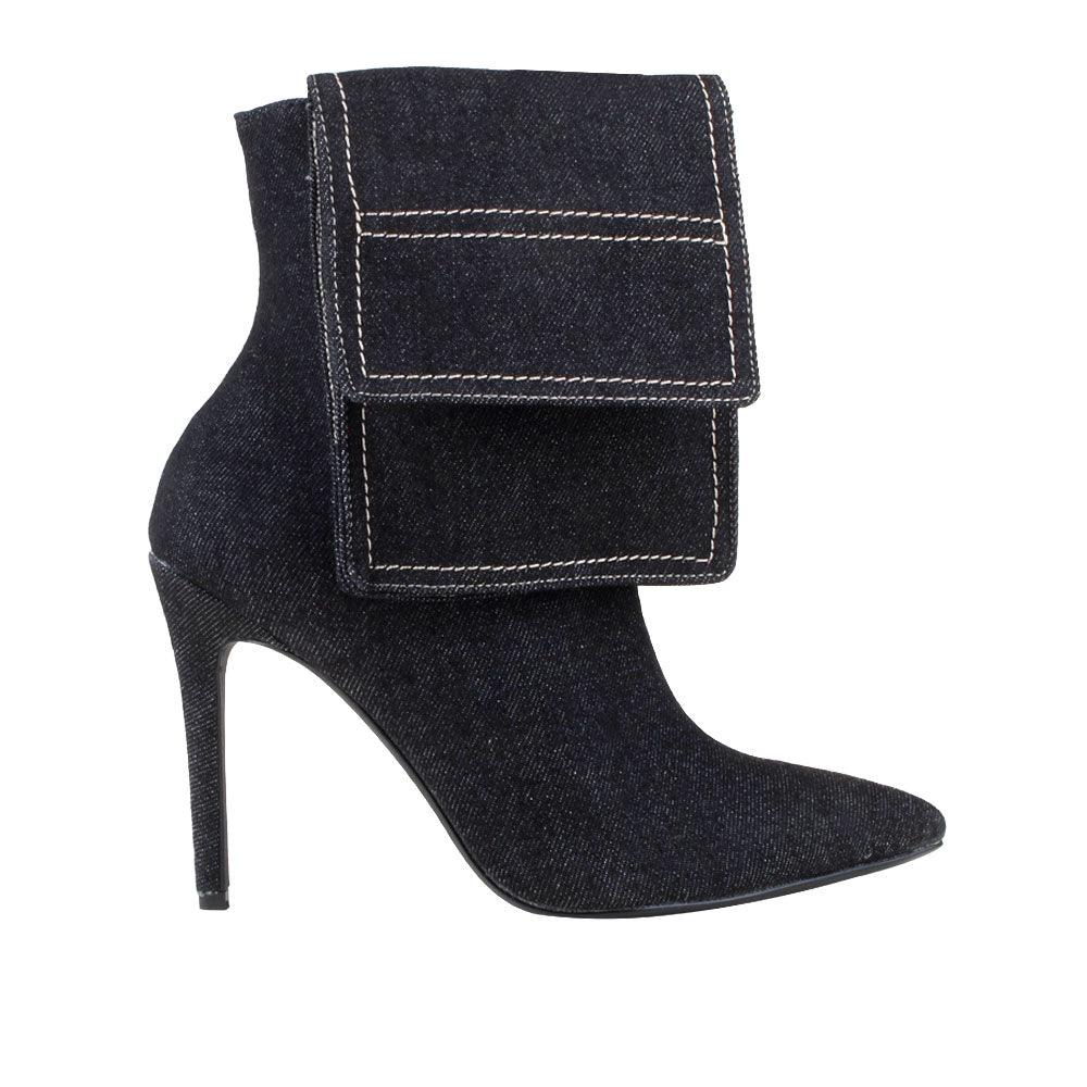 BootiePrivilegedSariah