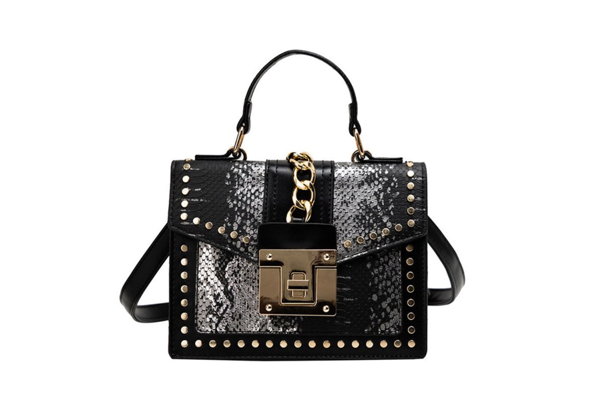 HandbagPrivilegedStyr Clasp Purse