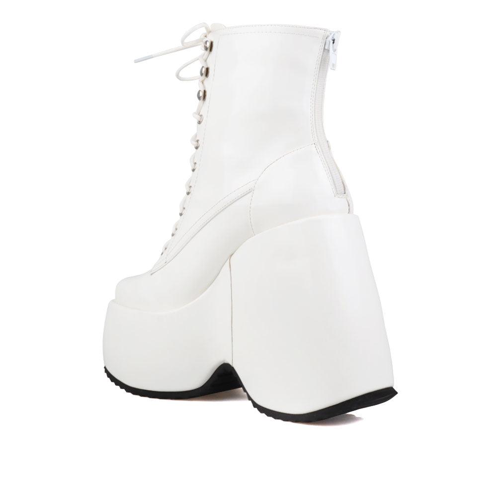 white platform boots with white lace - posterior view