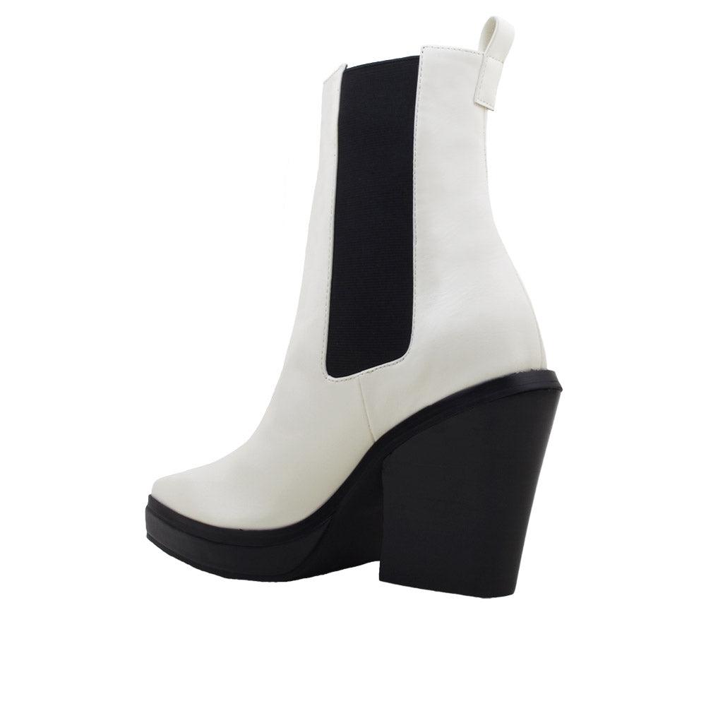 Black and white women's short heel-posterior view