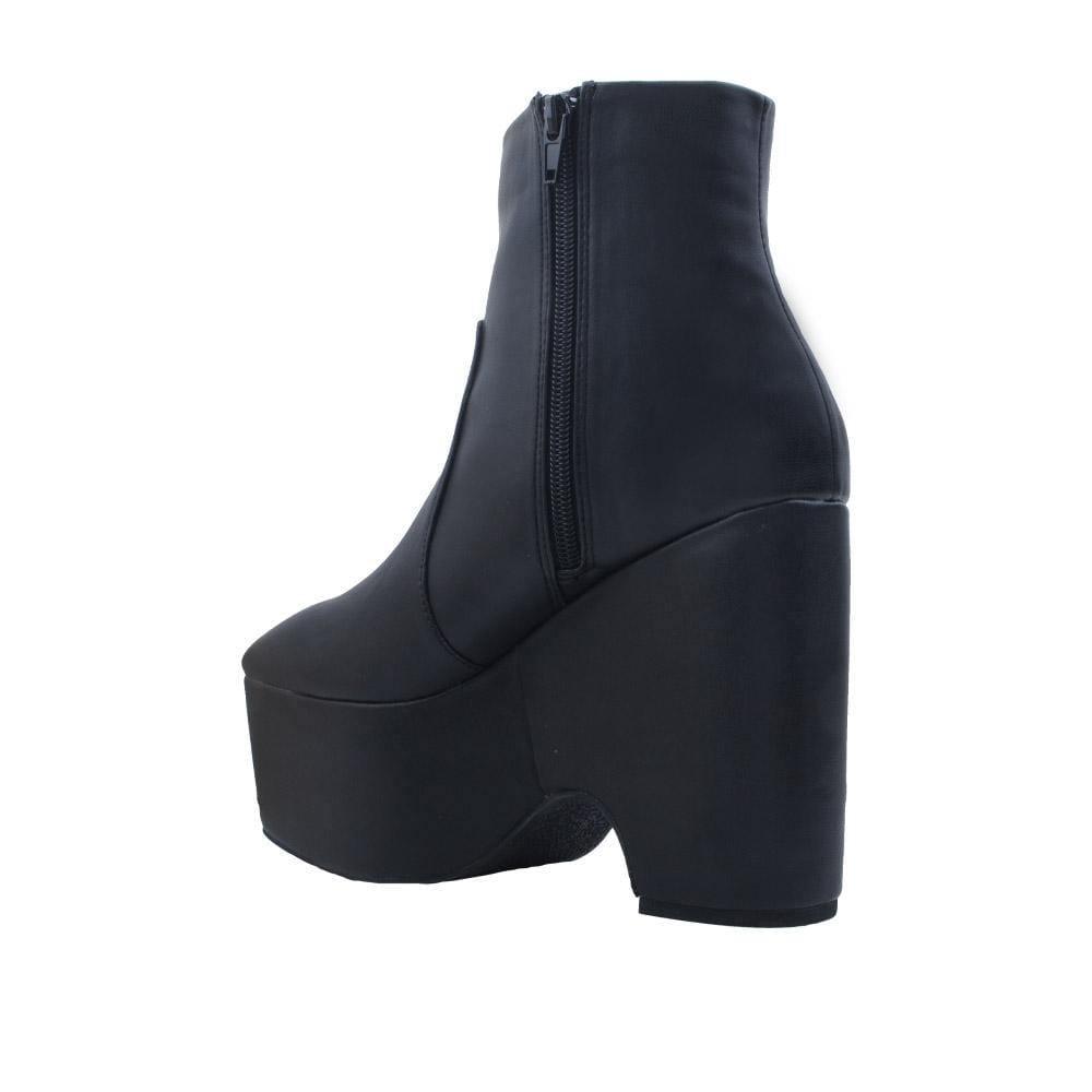 Black women's platform heel-posterior view