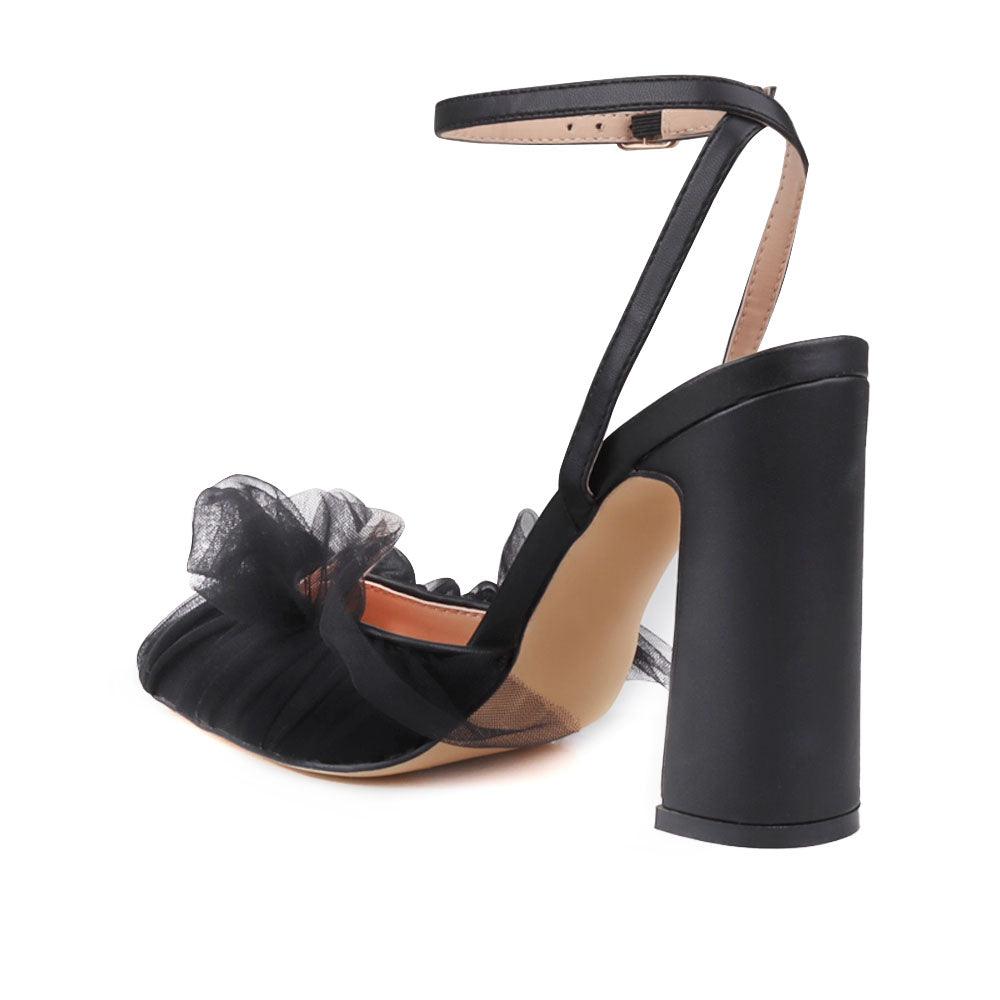 Black women heels with frill-posterior view