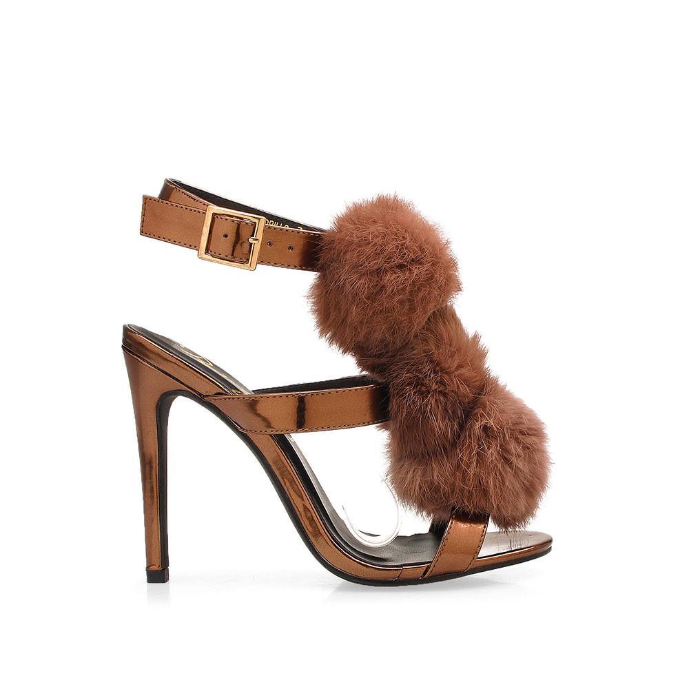 Leather heels in bronze color with furry upper and ankle buckle closure