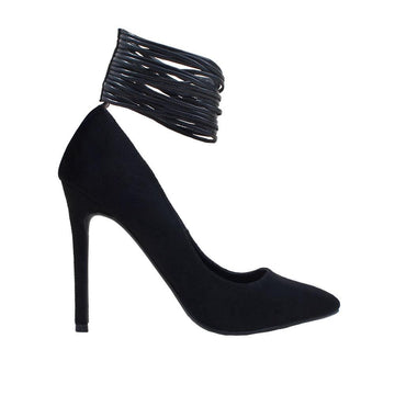 Black colored heels with pointed toe, stiletto heel and rear button clasp