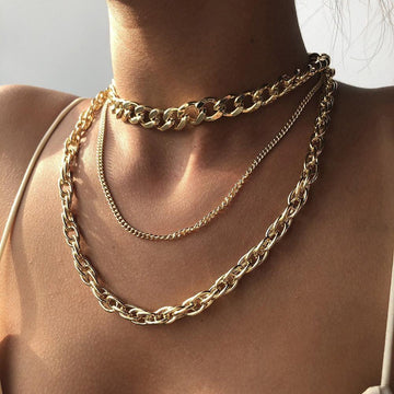 Layered necklace in gold