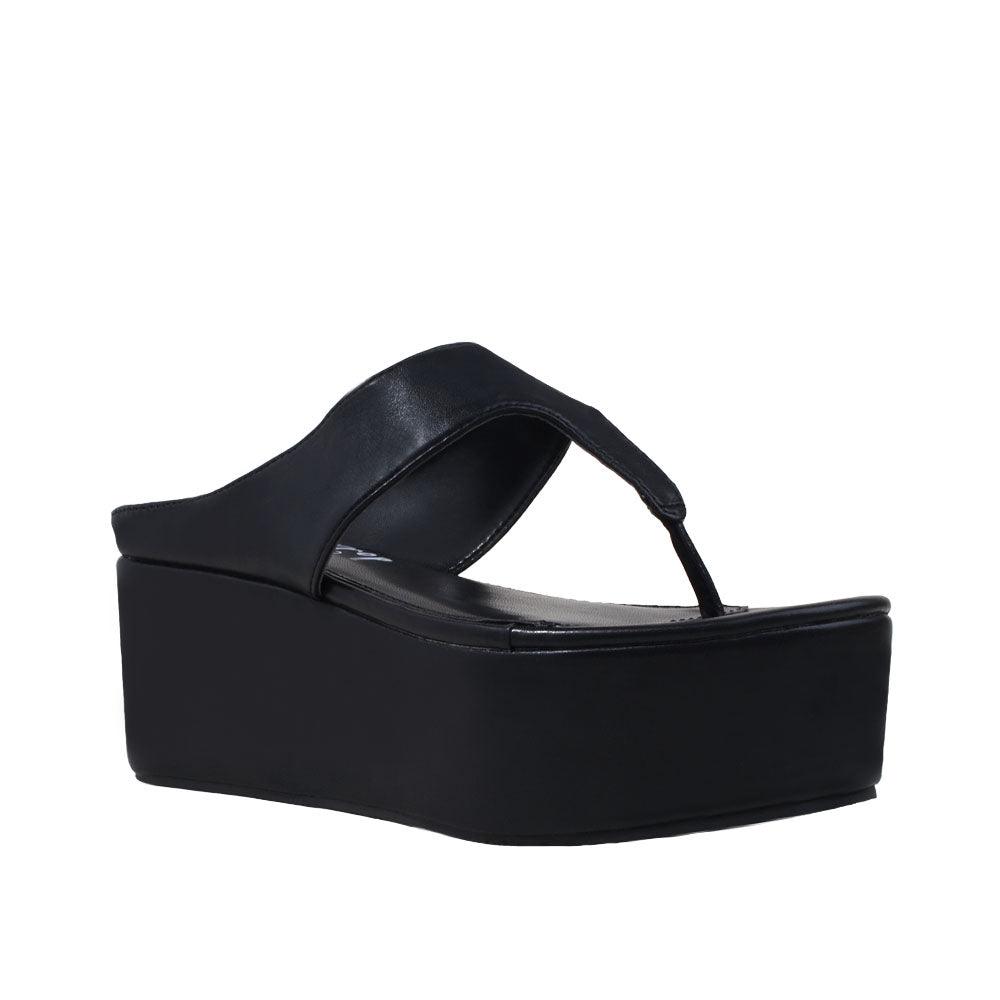 Slip-on women's platform in black color-corner view