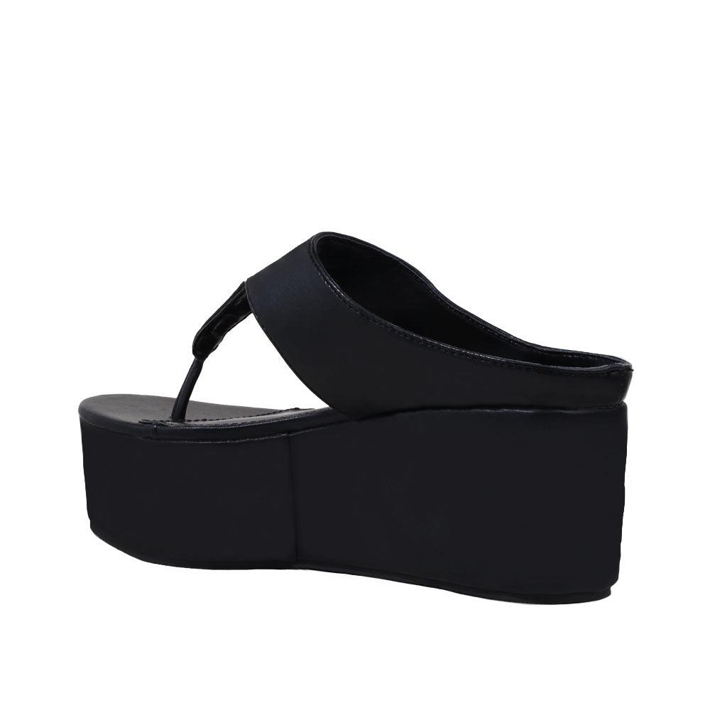 Slip-on women's platform in black color-posterior view