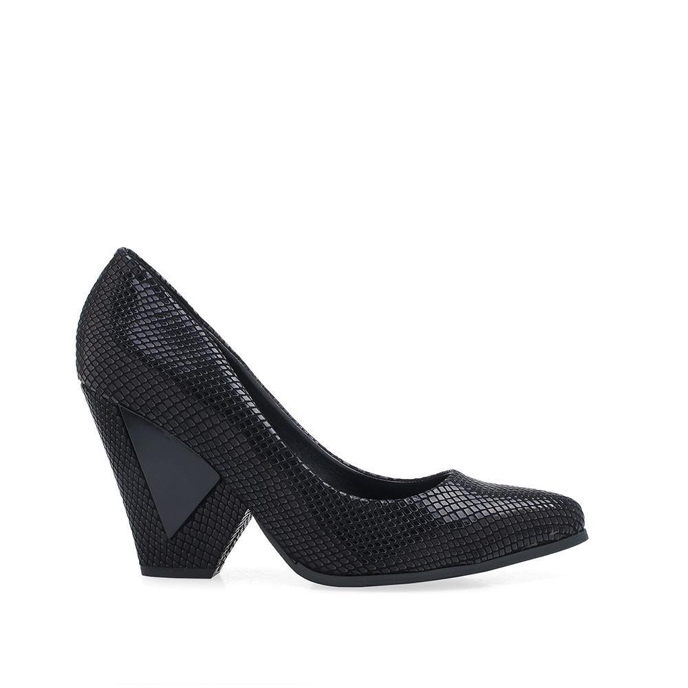 Design in black with women's heels and a closed toe.