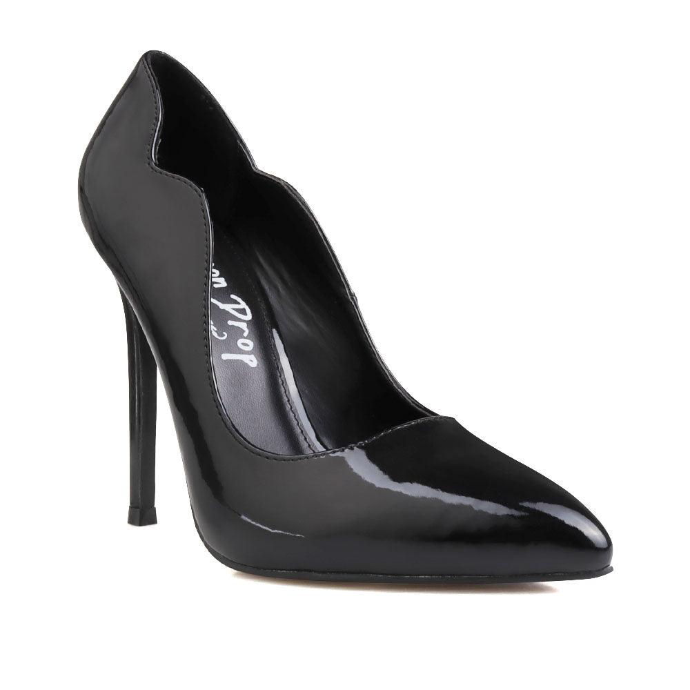 Women's pump heel in black-corner view