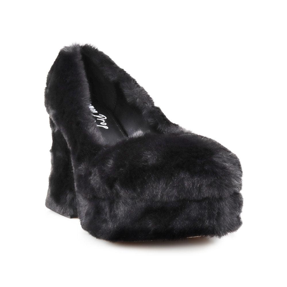 Black fur women pumps with platform heel-corner view